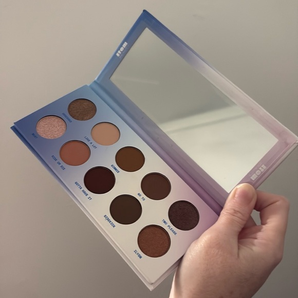 Item Beauty - On The Daily-  Eyeshadow Palette - Picture 1 of 8
